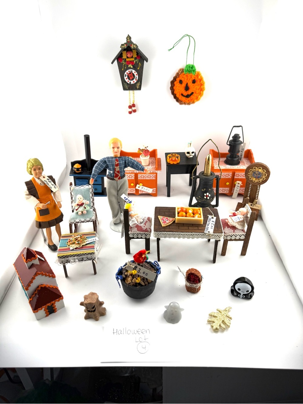 Vintage-style Halloween dollhouse miniatures & furniture lot Scale 1:12